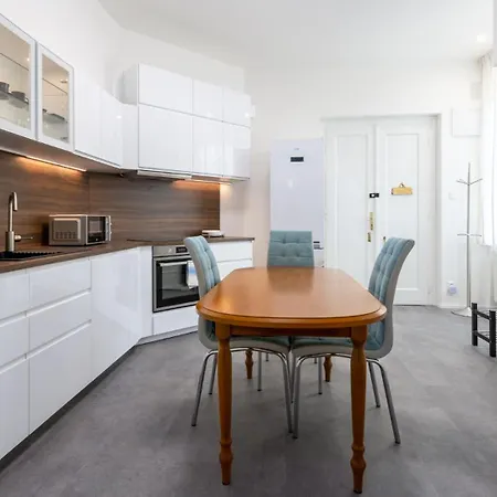 Palisady Charm - Stylish High Ceiling, Downtown, Parking Apartman