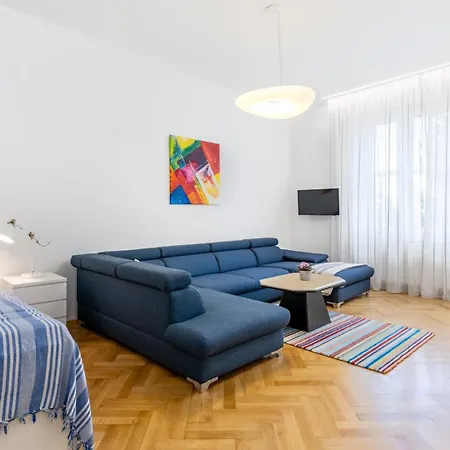 Palisady Charm - Stylish High Ceiling, Downtown, Parking