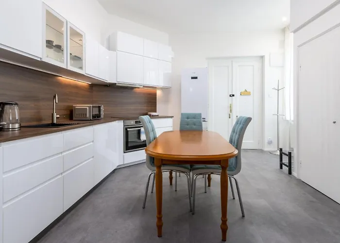 Palisady Charm - Stylish High Ceiling, Downtown, Parking شقة