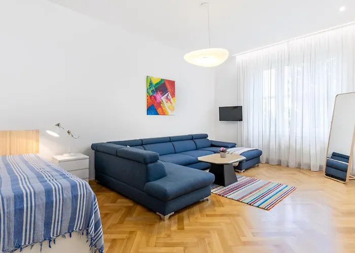 Palisady Charm - Stylish High Ceiling, Downtown, Parking