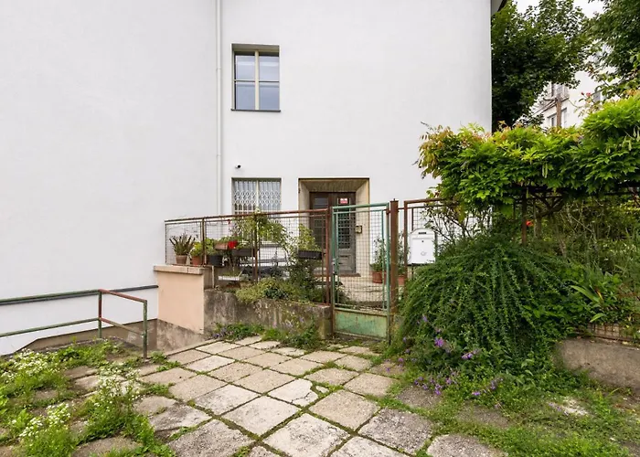 Palisady Charm - Stylish High Ceiling, Downtown, Parking شقة