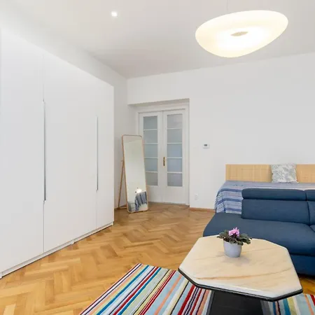 Palisady Charm - Stylish High Ceiling, Downtown, Parking